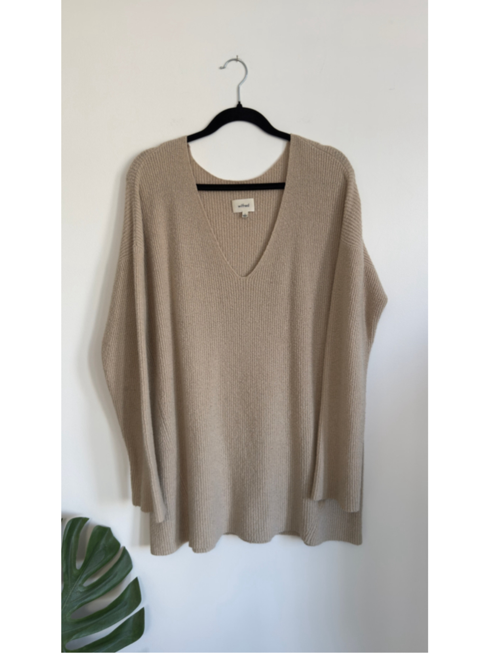 Wilfred Aritzia Beige Ribbed V-Neck Oversized Sweater Size Large
